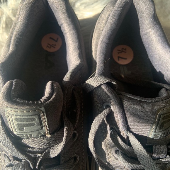 Kids Fila shoes - Picture 4 of 5